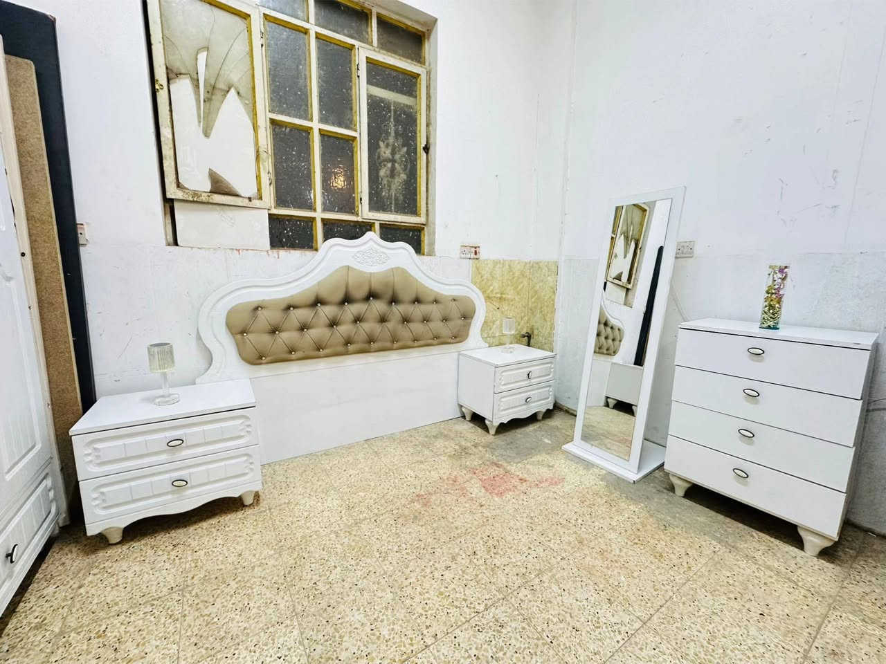 توفر اليوم غرفه تركيه 🇹🇷نضافه 95بل ميه 
سارع بلحجز ***********
شد ونقل داخل بغداد مجاني ومحافضات بكروه 🪛🚙

نص مكتوب في الصور:
- ***********
- مديل كانتري توفرت