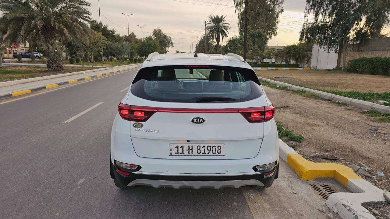 سبورتج خليجي وكاله دوليه 
موديل 2019 
ماشي 105 الف 
بيه صبغ جاملغ امامي ونص دعاميه امامي وبارد جاملغ خلفي ع كد شبر 
بصمه 
كراسي كهرباء 
قطعتين تريد 
دخل عسلي 
حساس امامي خلفي 
كامره 
محرك 2000 الفين دوش 
رقم بغداد بسمي 
سعر 170 ورقه بيه مجال مكان سياره نفق الشرطه 
تلفون ***********
