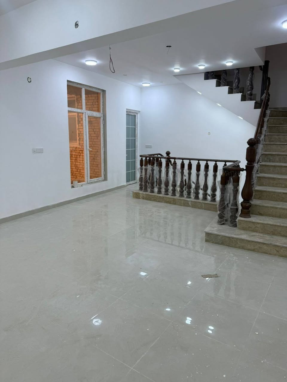 🏡 بيت للبيع – الموحية
📐 المساحة: 120م²📏 الواجهة: 10م🏠 طابقين – بناء 2026✨ فول مواصفات
السعر 245 مليون 
تفاصيل البيت: طارمة + استقبال + صحيات+ غرفه• صالة ومطبخ ومنور• الطابق العلوي : غرفتين + صحيات عدد 2 + صالة كبيرة بيتونة سطح
📞 للاستفسار:
***********

كروب الوأتساب:https://chat.whatsapp.com/FieRatum5tY5jLniSiyYqb?s=cl&p=a&ilr=1
