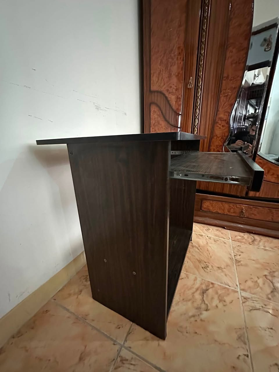 نرخی ٣٠ هەزار
مێزێكی زۆر جوان و تایبەت
ئەتوانی بۆ سعی یا بۆ لاپتۆپ یا بۆ كۆمپیوتەر بەكاری بهێنی 
تەنها گەیاندنم بۆ ناو سلێمانی هەیە
***********
