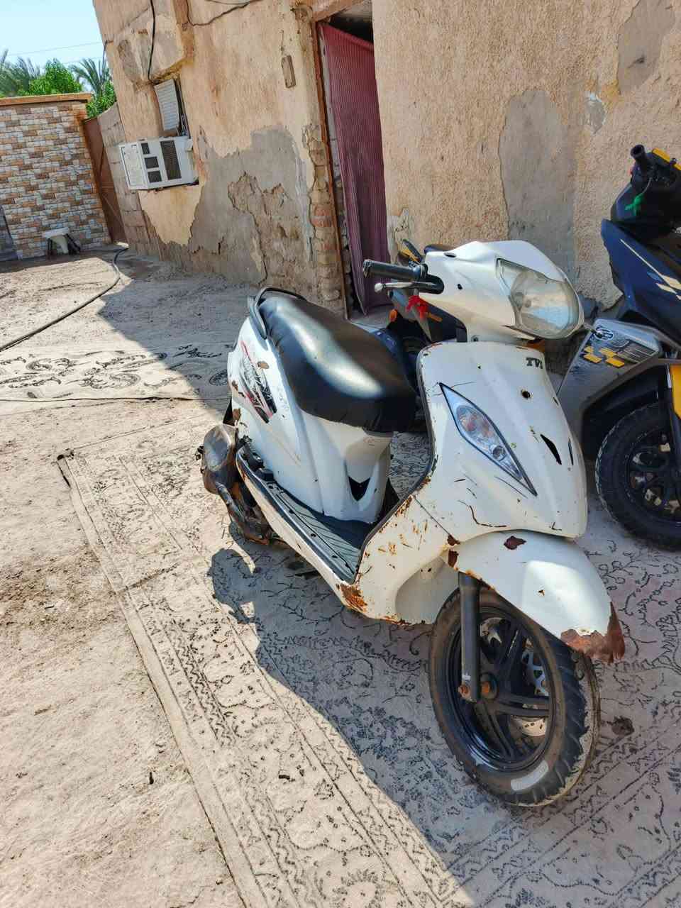 دراجه TVS ويكو هندي شغاله وين ما تريد دراجه قويه كفرات حديد كهربائيات كلها شغال عوزه ترتيبات بسيطه سعره 450وبيه مجال بسيط /***********
