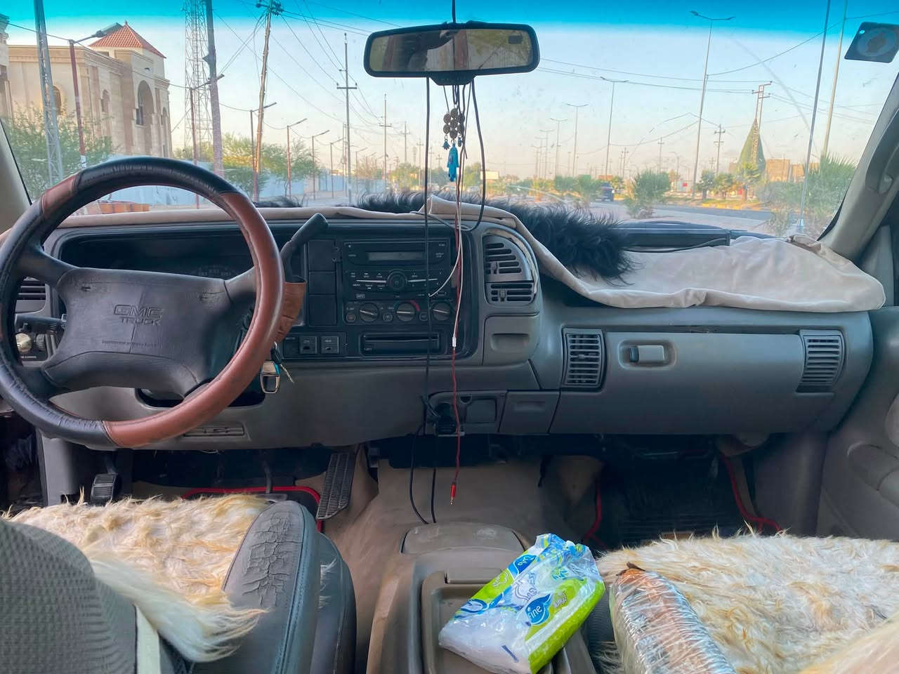 للبيع جمس تاهو ابتر موديل 96 مكينه 350 كير 700 جدد حداده جديده كهربائيات شغاله تبريد شغال مكفول من ضربه ولكلبه شاصي كفاله صبغ حزام جمالي 
شرط تحويل رقم ذي قار مشروع وطني 
مكان سيارة البصره سفوان 
هـ *********** 
السعر 78 وبيها مجال
