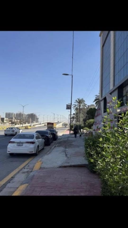 دار للبيع موقع تجاري  بالمنصور
دار تجاري للبيع شارع بلدية المنصور مجاور كاتب عدل المنصور قرب مجسر البيجية بناء كلاسك
المساحة ٢٢٧ م جبهه ١٠ م زنجيل ٤ غرف نوم مطبخ وصالة واستقبال وحديقة ورصيف وتشجير.  

***********
