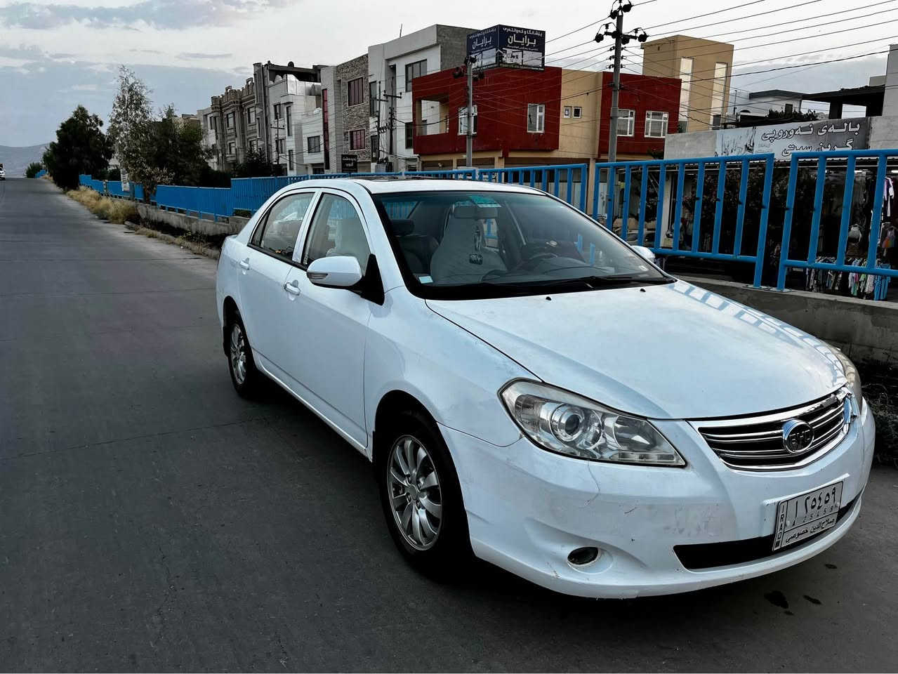 Byd G3 2013

سه ياره ى BYD موديل 2013 گێڕعادى بى كيشه گێڕو مەکینە بەشەرت چوار تایەی تازەی لە ژێرایە تەبرید سارد وگەرم بەسمە سڵاید کوشن جلد حاسە ئاوێنە ئیشارەت بەسمەی درگاکانیشی ئیشئەکات شاشە ئایپات سه نه وى پيلاستيك جنوب پاكانه ى هه وليرى هه يه سه ياره كه
زوورپاكه سعری 42$ معامەلە

ژماره ته له فون
*********** السليمانية, العراق
