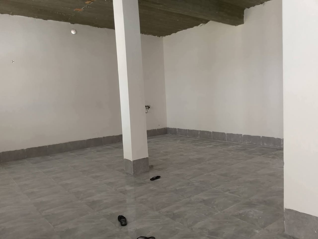 السلام عليكم كادر لبخ جص من الموصل يتكون من اربع اصطوات واربع عمال المتر 3 شرط على مساطر   ***********

نص مكتوب في الصور:
- قبل
- بعد