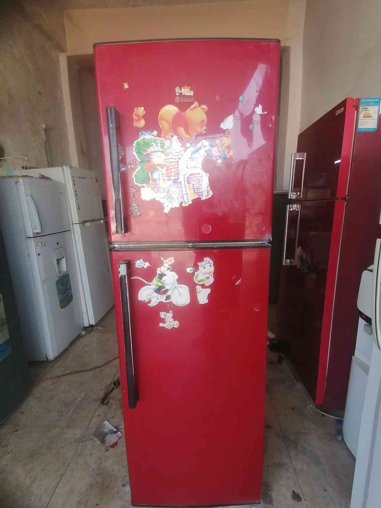 ثلاجه شركة البيلسان للبيع سعر 160 الف شرط التجميد وتثليج فوك والتحت ملحقات كامله حتى علب البيض ***********
