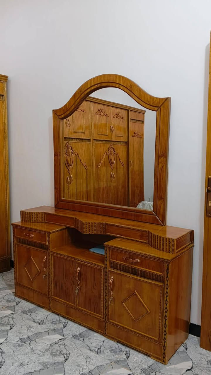 غرفه نوم نجاره ثقيل نضافه ١٠٠٪
الغرفه نضيفه والصور تحجي كدامك 
للبيع 
***********
