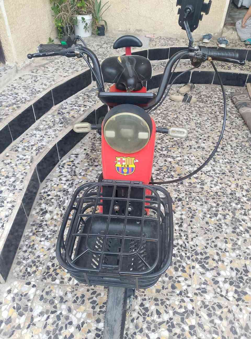 دراجه شحن عشرين 4بطاريات
بيها خربطه بالكهربائيات مالتها 
تشحن وتفقد الشحن 
السعر 150 الف وبيها مجال
العنوان/ بغداد بوب الشام 
***********
