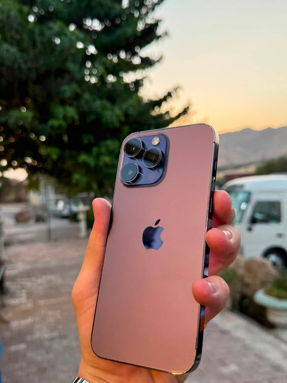 iPhone 14 pro max
فرۆشتن و گۆڕینەوە 
پاتری 84 بیلادی بەزەمان 
256 گێگابایت 
یەک سیم 
کارتۆنی بیلادی خۆی لەگەڵە 
تەنها شوێنی شەحنی گۆڕاوە 
وردەی ئیتارو شاشەی هەیە 
باقی بە زەمانی یەک هەفتە 
***********
***********
کۆڕەک واتساپ و ڤایبەری لەسەرە 

گەیاندن هەیە 📦
توصیل موجود 📦
