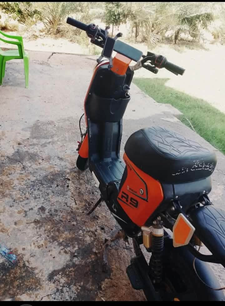 دراجه شحن للبيع سعرها 250 الف موقعها بغداد  المحمودية  يوجد توصيل داخل بغداد مراسله خاص او ***********

