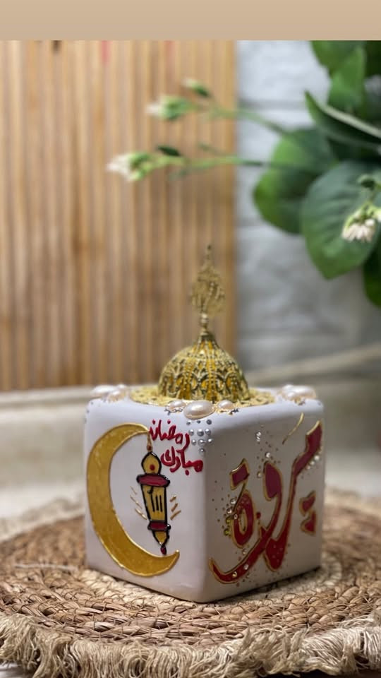 رسم على الزجاج والخشب حسب الطلب وأسعاري جداً مناسبه متوفر توصيل لجميع المحافظات الطلب يكمل خلال يومين من التثبيت (حسب القطع والعدد) 
لا احلل اخذ صور عملي ونشرها ✋❌للطلب او الحجز علق واني ادخللكم او على الواتساب ***********
