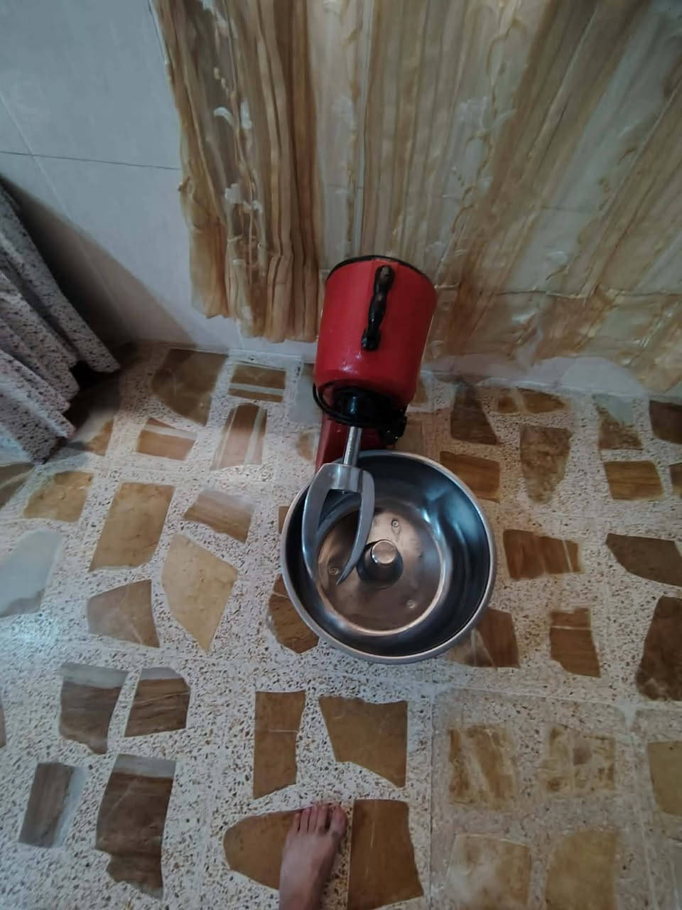 السلام عليكم ورحمة وبركاته أغراض مال بيت للبيع ليريد شي يخابر***********عل هذا رقم
