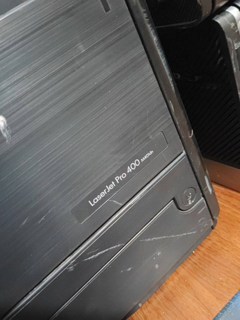 السلام عليكم
طابعة ليزرية احترافية HP LaserJet Pro 400 M401dn 
طابعة ليزرية أسود HP M401dn غنية عن التعريف، من أمتن وأقوى طابعات HP للمكاتب والاستخدام الثقيل.
المواصفات:
سرعة طباعة عالية (33 صفحة بالدقيقة).
تدعم الطباعة على الوجهين تلقائياً (Duplex).
تحتوي منفذ شبكة (Ethernet) للربط المباشر مع الراوتر أو الشبكة الداخلية + منفذ USB.
اقتصادية جداً بحبر الباودر وتعبئتها متوفرة بأي مكان.
الحالة: نظيفة جداً ومفحوصة 100%.
السعر: 125 بدون كاترج تجي تجيب كاترج وتجي تبحث يتوفر 5 قطع
العنوان بغداد الزعفرانيه 
للتواصل: ***********
