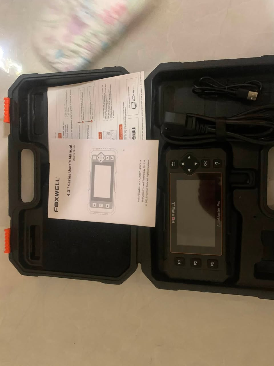 . ***********
السعر ١٥٠

جهاز فحص وتشخيص أعطال السيارات الاحترافي FOXWELL AutoMaster Pro (NT6X4Elite Series) 🚗💻 diagnostic

الحل الشامل والذكي لفحص كافه الأنظمة الأساسية في سيارتك! يساعدك على قراءة ومسح الأعطال ومعرفة أسباب إضاءة لمبات التحذير بكل سهولة ودقة.

🔹تحديث مجاني مدى الحياة

🔹يدعم اللغة العربية

🔹يفحص جميع أنواع السيارات أوربي أمريكي اسيوي صيني

🔹 المواصفات والميزات:

فحص شامل للأنظمة الأساسية الأربعة (4 Systems Diagnosis):

المحرك (Engine Check Light): تشخيص أعطال المحرك ومسح كودات الخطأ.

نظام الفرامل المانع للانغلاق (ABS): فحص حساسية وحالة الفرامل.

نظام الوسائد الهوائية (Airbag / SRS): قراءة وإعادة ضبط أعطال الوسائد الهوائية.

ناقل الحركة (Automatic Transmission / AT): تشخيص مشاكل القير والأداء.

التعرف التلقائي على رقم الشاصي (AutoVIN Scan):

قراءة سريعة ومباشرة لمعلومات السيارة ورقم الشاصي دون الحاجة للإدخال اليدوي.

عرض البيانات المباشرة والرسم البياني (Live Data Stream in Graph):

متابعة أداء الحساسات والأنظمة أثناء التشغيل بشكل مباشر وبياني.

فحص أداء البطارية (Battery Test) ومكتبة الأكواد (DTC Lookup):

البحث السريع عن معاني الأكواد وتوضيح سبب المشكلة مباشرة على الشاشة.

تحديثات مجانية مدى الحياة (Lifetime Free Update):

إمكانية تحديث الجهاز عبر الإنترنت لإضافة أحدث موديلات السيارات.

تصميم عملي ومتين:

شاشة ملونة مع أزرار اختصار سريعة (F1, F2, F3) وهيكل قوي يتضمن حقيبة حماية صلبة (Solid Protective Case).

إرسال رسالة على واتساب
