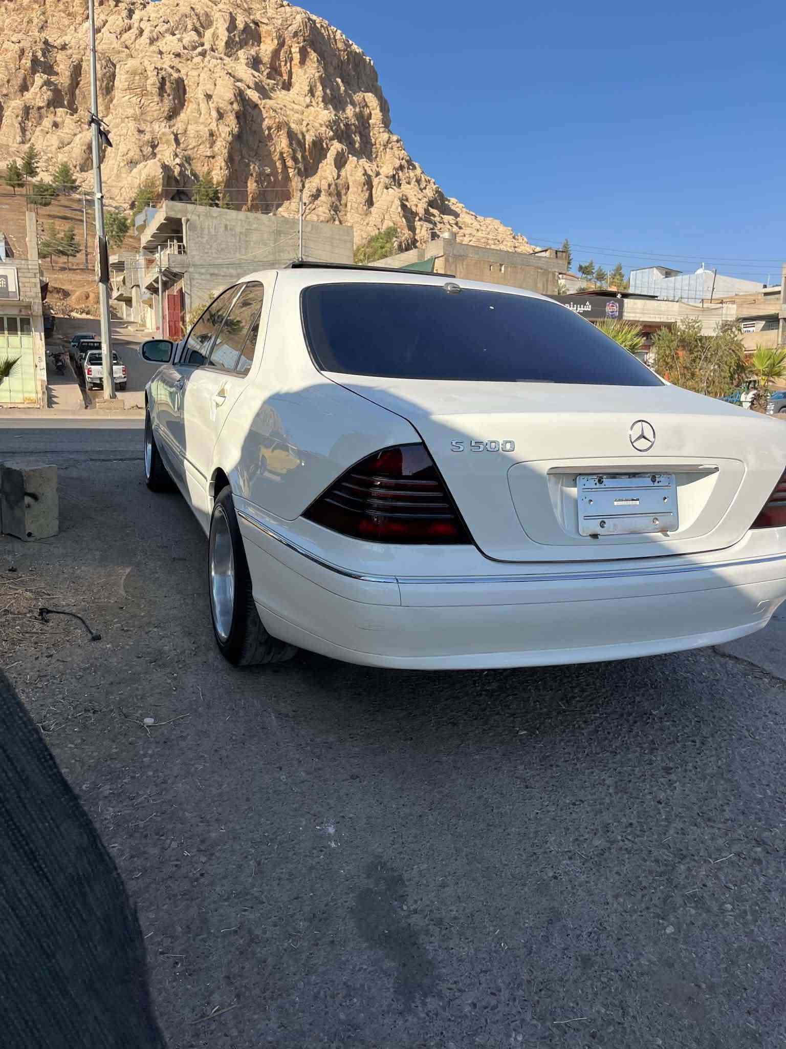 مارسیدز بینز  مۆدێل 2005 AMG s500بیلاد هەشت بستۆن تاقانەی جوانی بێبۆیاخ فول فول مواسەفات 
سڵاهید
کوشن جڵد

کوشن کارەبا
کوشن هیتەر
کوژن غەزن
کوشن کارەبا 
کوشن ساردوگارم 
ئاوێنەکارەبا
ئاوێنە ئیشارەت
ئاوێنەکانی ئەخەوێت
پەردە 
گێڕ عادیو تۆماتیک 
دوگمەی ئێسو دژەخڵیسک فول مواسەفات
سەیارەکەی زۆر زۆرر جوانو جاهیزە 
هەموگیانی لەسەر دەقی شەریکەماوەتەوە بۆنی شەریکەی تیایە 
چونر تایەو ویلی لۆکی لەژێرە 
گێڕو مەکینەوکارە باهیو تەقەو ڕەقەو تەبریدو هەموگیانی بەشەرت چرکەی تیانیە شوێن سەید سادق
سعری 70تاو مەعامەلەیەکی برایانە ***********
