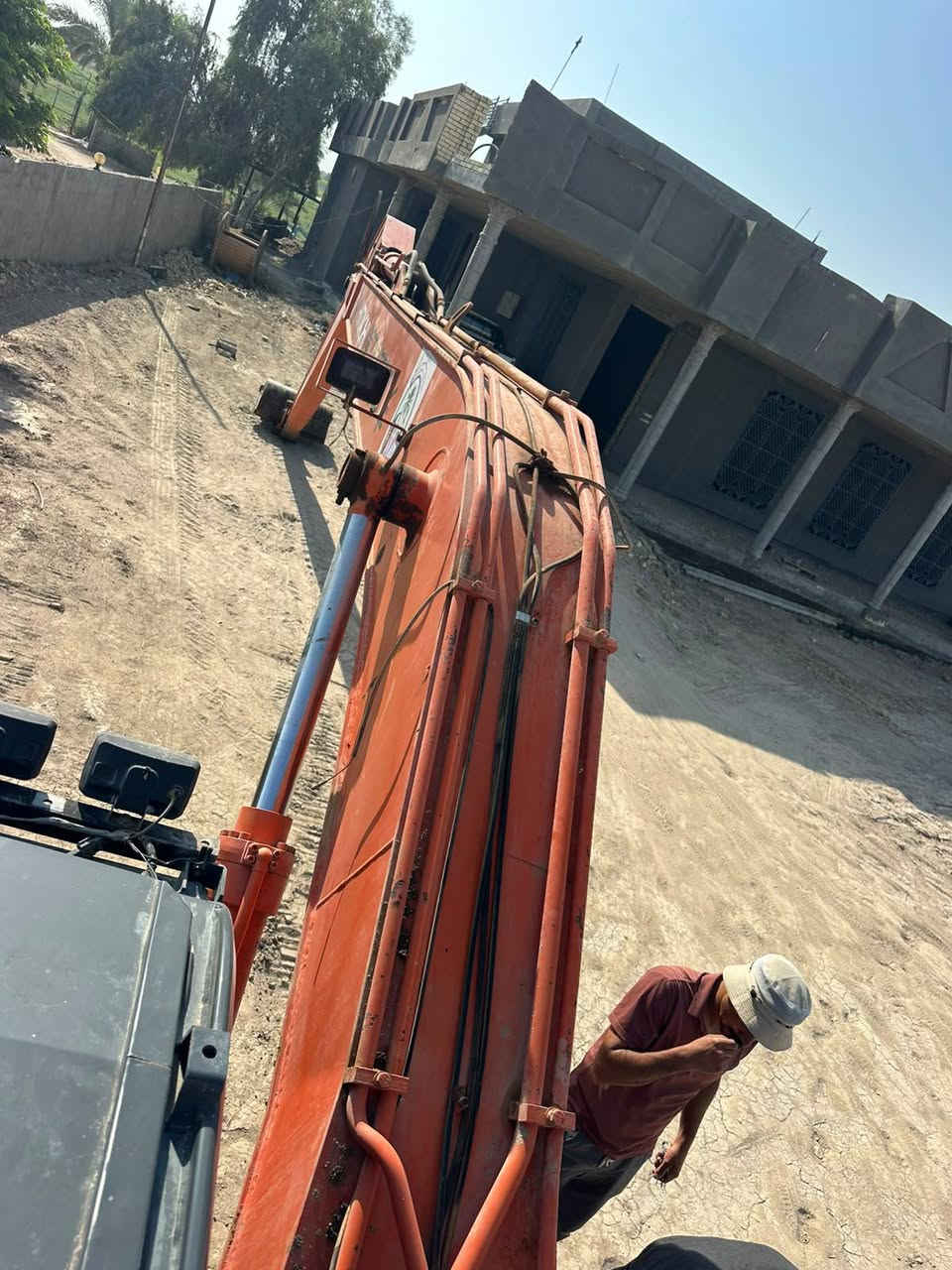 جب حفاره كوري 16متر 
مكانه بابل الحمزه الغربي الخميسيه 
مشتغل قليل مع الجكات والكيله 
***********
