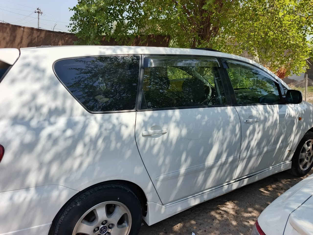 السلام عليكم تويوتا أبصم   ‏‪***********‬‏
٣ قطع تبريد❄
كفاله عامه سونار موجود 
فقط قطعه وحده صبغ 
فول 👑ملكية 
سياره جاهزه كير مكينه
حداديه 
تخم تاير
فتحتين
تحكم ستيرن
مواصفات البصم كلهن بيه
حساس
السياره جاهزه
رقم نكليزي بسمي
مكان نجف السعر ١١٨

