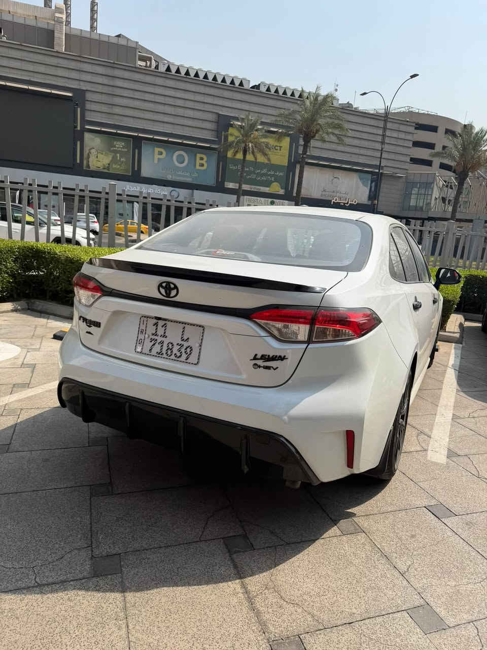 سلام عليكم كورلا خليجي ٢٠٢٥ بلاك ادشن s مكفولة من صبغ وبارد فقط طخة باب خلف السايق كد شبر  السيارة جديدة جدا ماشية ٢٩ الف كيلو السعر ١٦٢ التواصل ***********
