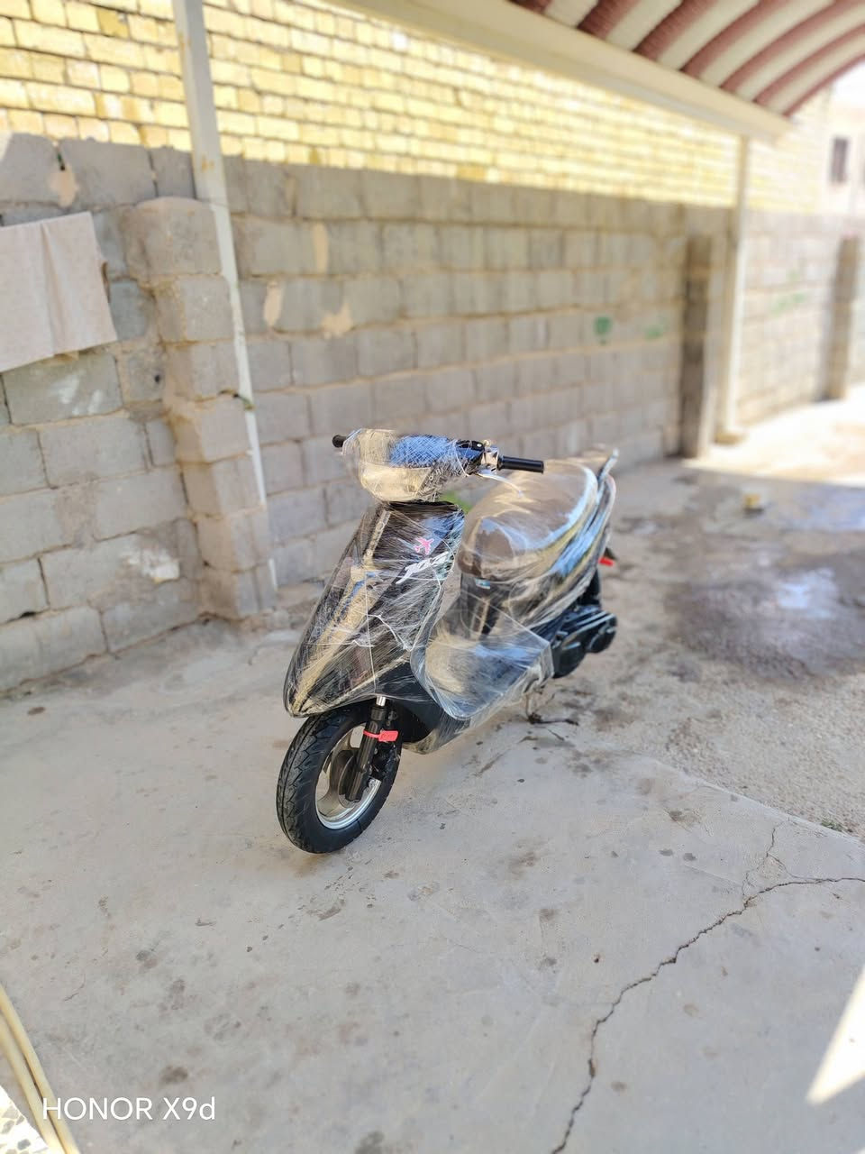 سلام عليكم دراجه البيع يامه عصفوري الدرجه كامل سلف هندر كهربايات كله شغله الدرجه ما بيه اي نقص اسعر خاص 
***********

نص مكتوب في الصور:
- HONOR X9d