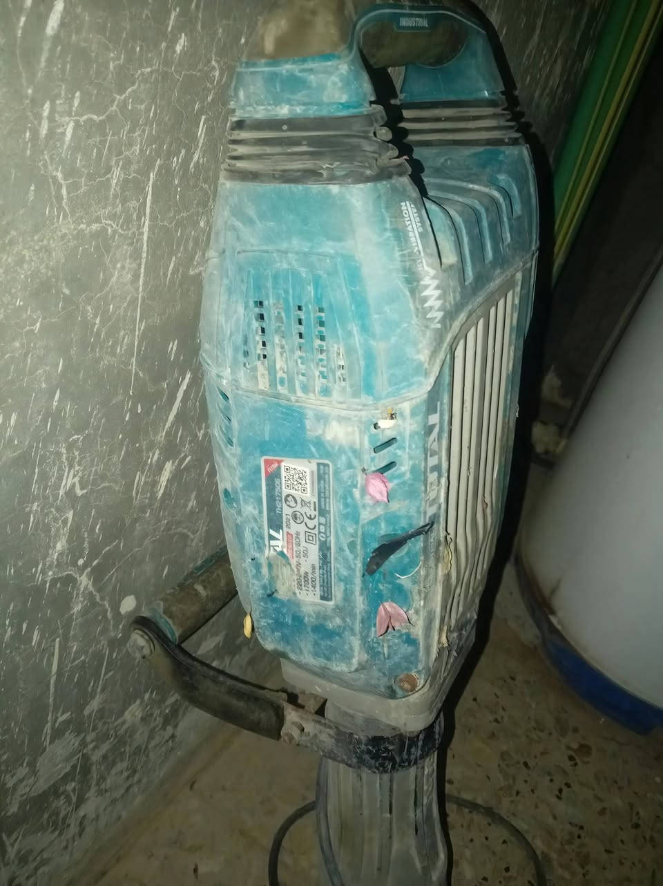 ⚡ مستعجل للبيع ⚡

جاك همر ماركة TOTAL صناعي
1700 واط قوة جبارة
بحالة ممتازة وجاهز للشغل

السعر: 140 الف وبي مجال بسيط للجاد
المكان: التاجي
للتواصل خاص او واتساب: ***********

اللي يريده للشغل هذا فرصه
