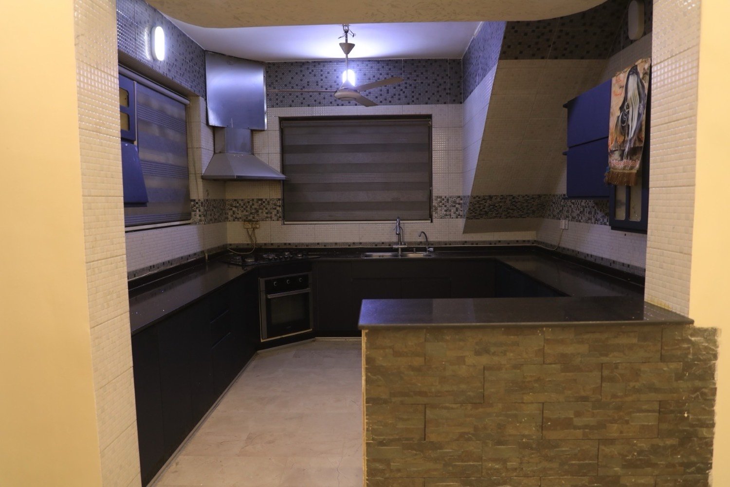 السلام عليكم
دار 🏠 للإيجار في منطقة الكرادة قرب ساحة الواثق يحتوي الدار على ثلاث غرف وصالة وصالة ضيوف معزولة مع خدماتها مع 4 حمامات ويحتوي على درج خارجي للضيوف ويحتوي على سبالت في كل غرفة وكراج يتسع سيارتين الدار جاهز من كلشي يصلح ان يكون سكني او شركة او مكاتب 

السعر 3،500$

للتواصل على الرقم

***********
