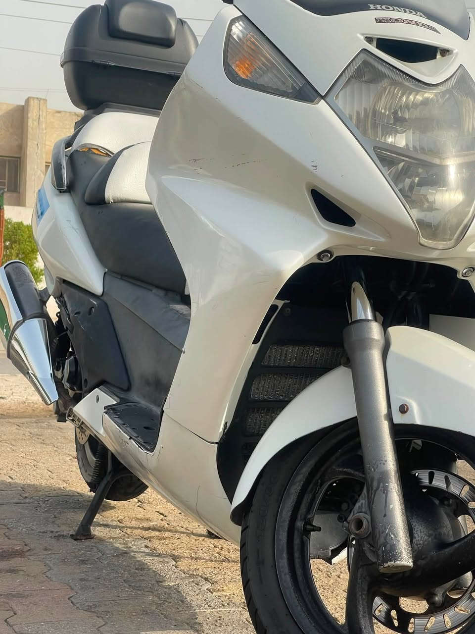 السلام عليكم سلفر ونج بقلاوه الدراجه مكفوله كفاله عامه مكينه وكفر الدراجه 400 شلعه ومعدل إذا مو 170 موجوع الدراجه يابني مو أمريكي بدون حادث مال جناي جيب فيتر وياك  وافحص للصبح مكاني مدينه الصدر الحبيبيه السعر خاص او مراوس لاستفسار على الرقم***********
