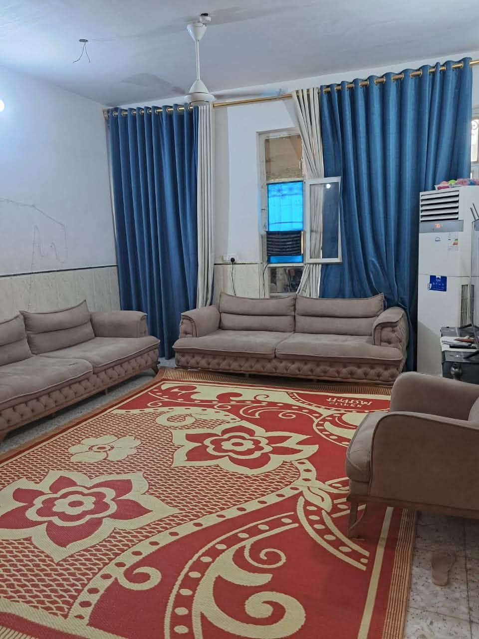 السلام عليكم
دار للبيع سند ٢٥ قرب الجسر الفرنسي /بستان الخشالي المساحة ١٢٠٠م الواجهة ٢٠م النزال ٦٠م البناء بيت طابق واحد مساحة ١٩٠م غرف عدد ٢ + صالة كبيرة +استقبال ٧×٤ +مطبخ وحمام كبير البناء متكامل كما موضح بالصور يحتوي على حديقة كبيرة ٣٠٠م واشجار ونخيل يتوفر ماء اسالة بشكل مستمر السعر ١٨٥ مليون رقم الهاتف ***********
