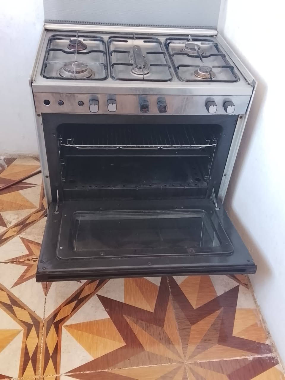 أغراض بيت للبيع شرط شغل ونظافه
الاستفسار عل خاص
