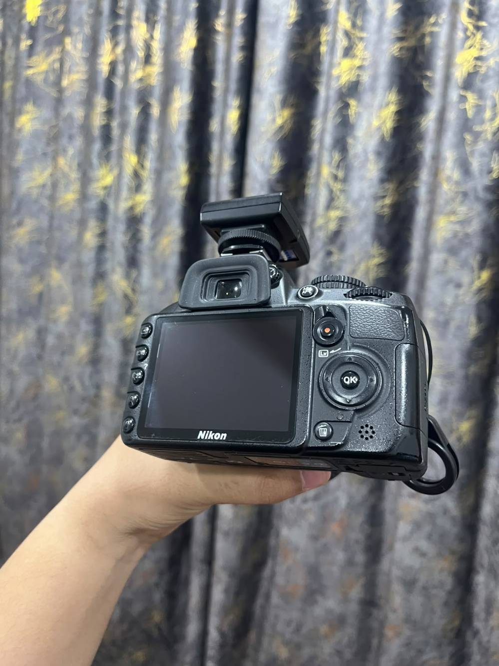 نيكون D3100 • ١٤٫٢ ميگابكسل • عدسة ١٨-٥٥ VR