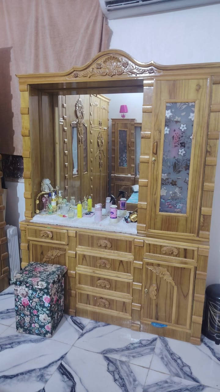 غرفه نوم للبيع جديده ستعمال قليل مسرح بلوكه السعر مليون وستميه وبيه مجال قليل كربلاء حي الرباب ***********
