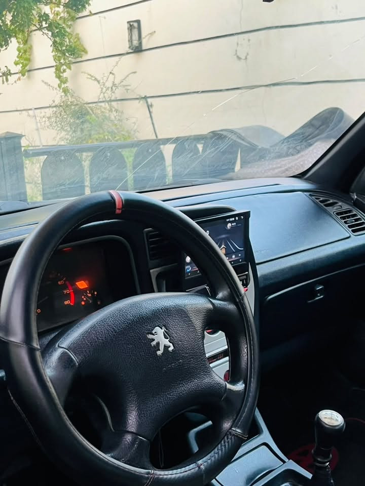 بيجو فرنسي • ٢٠٠٢ • مكينه وكير
