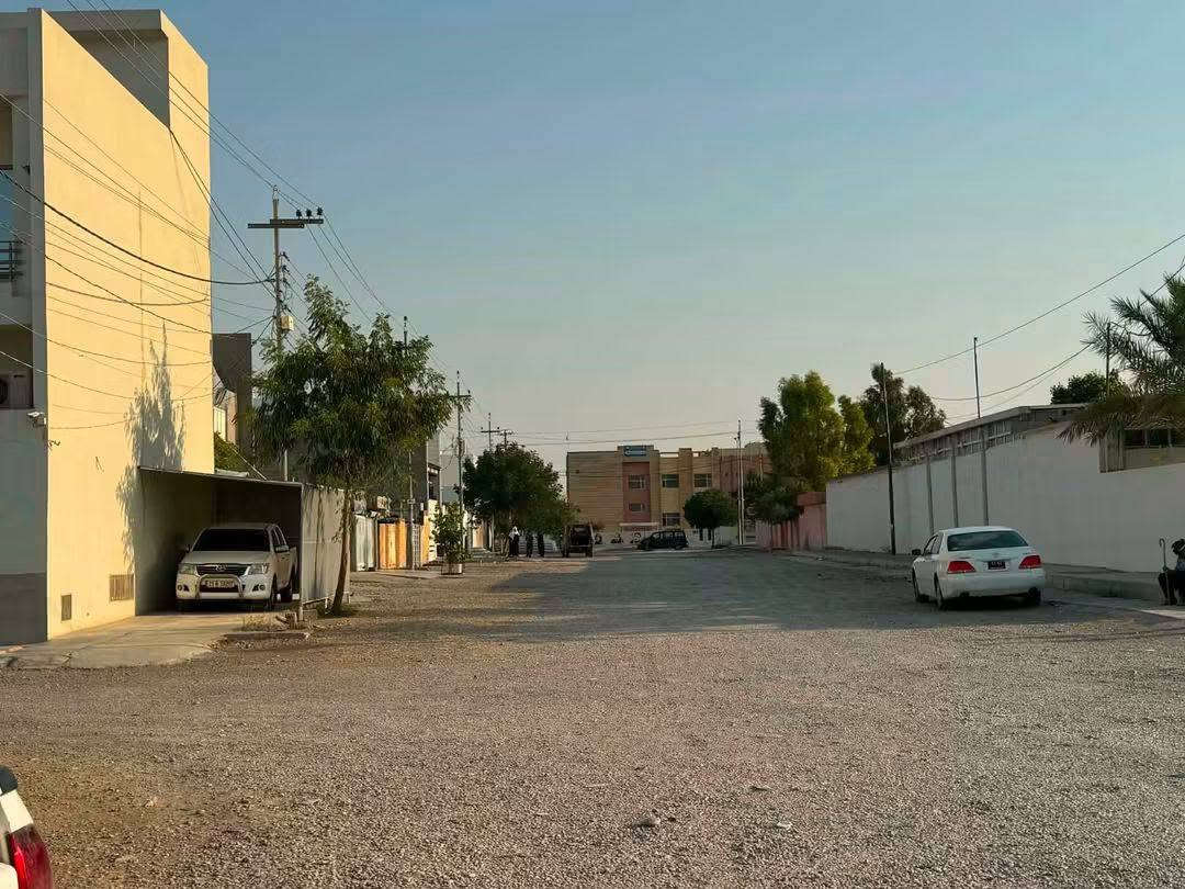سلام علیکم نرخی تنها 380گڵاومعمەلە

#خانووی_مۆدێرن_بەردەم_چۆڵ بۆ فرۆشتن ⛪💒
ناونیشان 📍 قەزای ڕزگاری (سموود) 
 
◼️ گەرەکی گەرمیان بەردەم مزگەوت مامۆستا عباس
◼️ پێشی چۆڵەو تاپۆی یەک ناوە 
◼️ ڕووبەری 9 بە 14 = 126 مەترە 
◼️ خانووەکە سفرەو ماڵی تێ نەچووە
◼️ کامل مەترو بیست کاشی کامل دەکت و سەقف مغریبی 

🔴 ژوورەکانی ئەم خانووە پێکهاتووە لە ⬇️

🔶 میوان 🪑🚪
🔶 مساعد مطبخ 🍽️🫖
🔶 هۆڵێک 🖼️
🔶 دوو ژووری نوستن 🛋️🛏️
🔶 ڕۆشنایی 🪟
🔶 مشتەمەلات 🛁🚿

بۆ زانینی نرخ 💵 تەنها خاڵێک لە کۆمێنت دانێ ڕاستەوخۆ بە نامە نرخەکەیت پێ دەگات یان پەیوەندی بکەن بەم ژمارانەوە 📲📞📳

***********📞✅

***********📞✅

دەتوانن سەردانی
#نوسینگەی_ئازاد_لە_سموود بکەن 

ناونیشانی نوسینگە ◀️ ڕزگاری جادەی نێو بازاڕ 🛣️
🔴 سەرووی شارەوانی سموود. 🌆🏣
🔴 تەنیشت شیرینی خانەی زانا🍹🏢

ئێوەی بەڕێزیش هەر موڵکێکتان هەبوو بۆ فرۆشتن یان ویستان بیکڕن دەتوانن ڕەسم و زانیارییەکانتان بنێرن بۆ ژمارە ڤایبەری 📳✅ ***********

