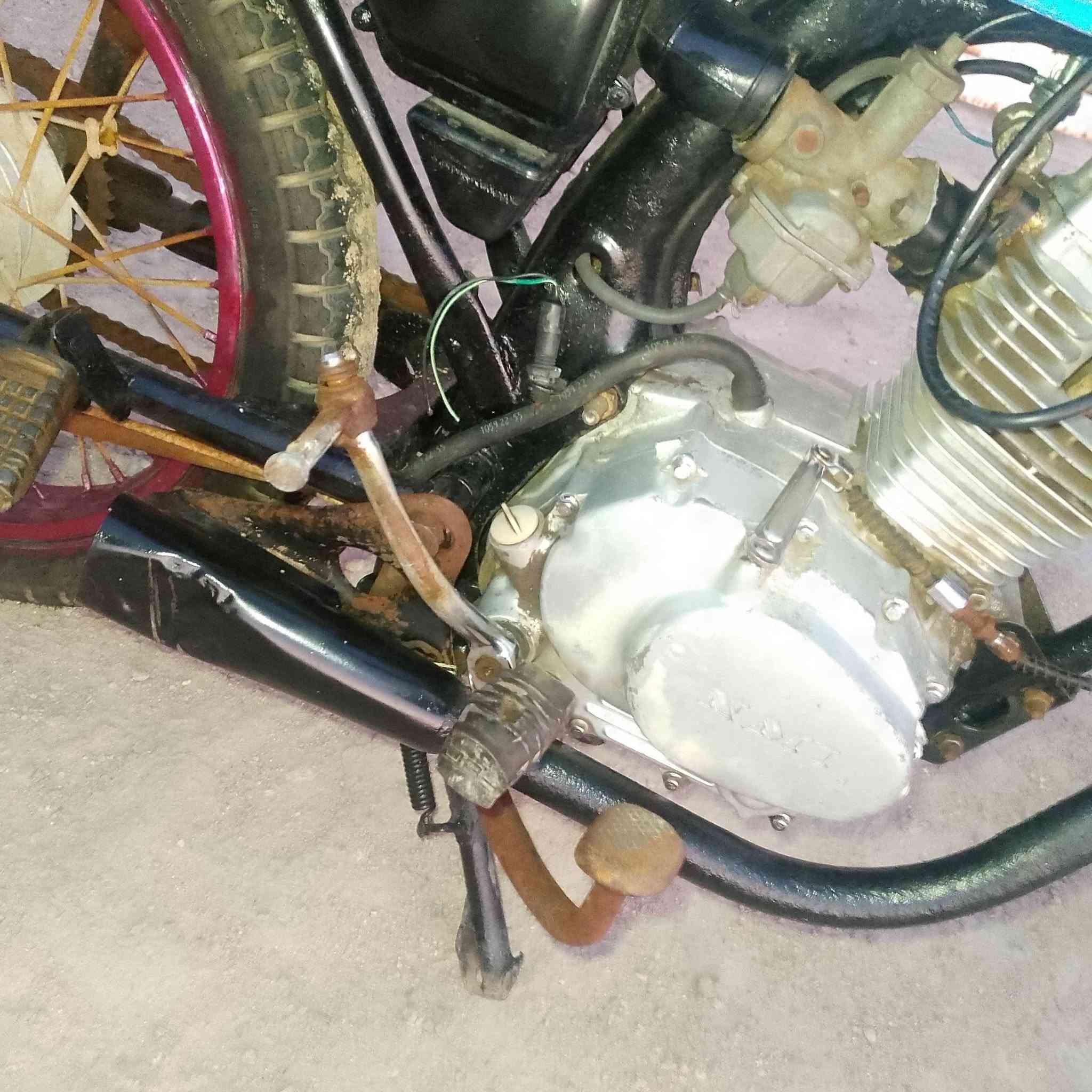 دراجه للبيع نامه محرك يخبل شلعه ومعدل وما يدخن دراجه كلك كلك ..للعلم صور مو حلوه سعر 350 وبيه مجال للشراي مكاني ناصريه مركز رقمي ***********

