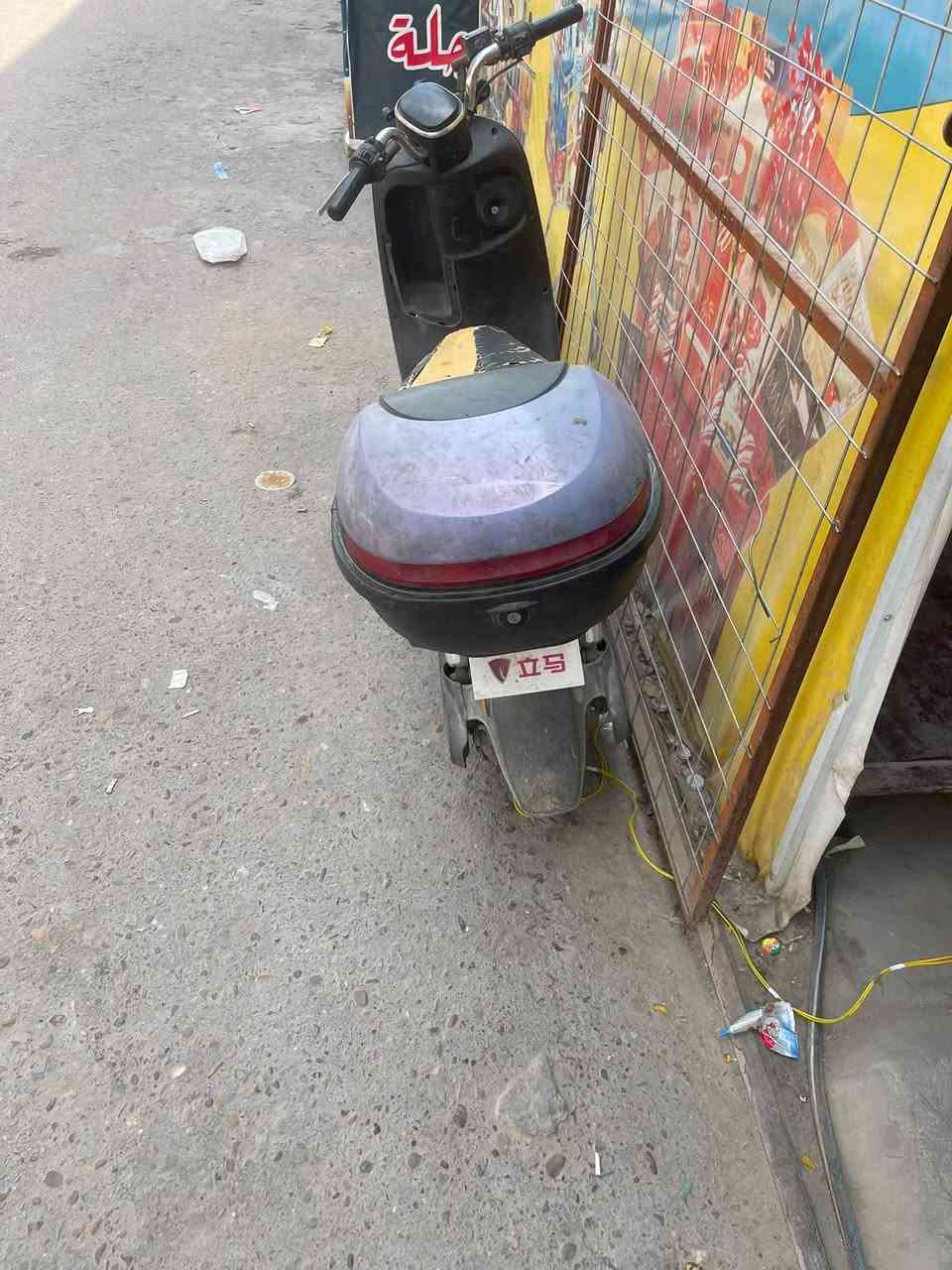 سلام عليكم دراجه شحن 
السعر 300
5 بطريه كلش شي شغل بيه 
بس البريك الخلفي والستان موجود بس شده 
المكان بغداد الشعله أ
الرقم ***********
