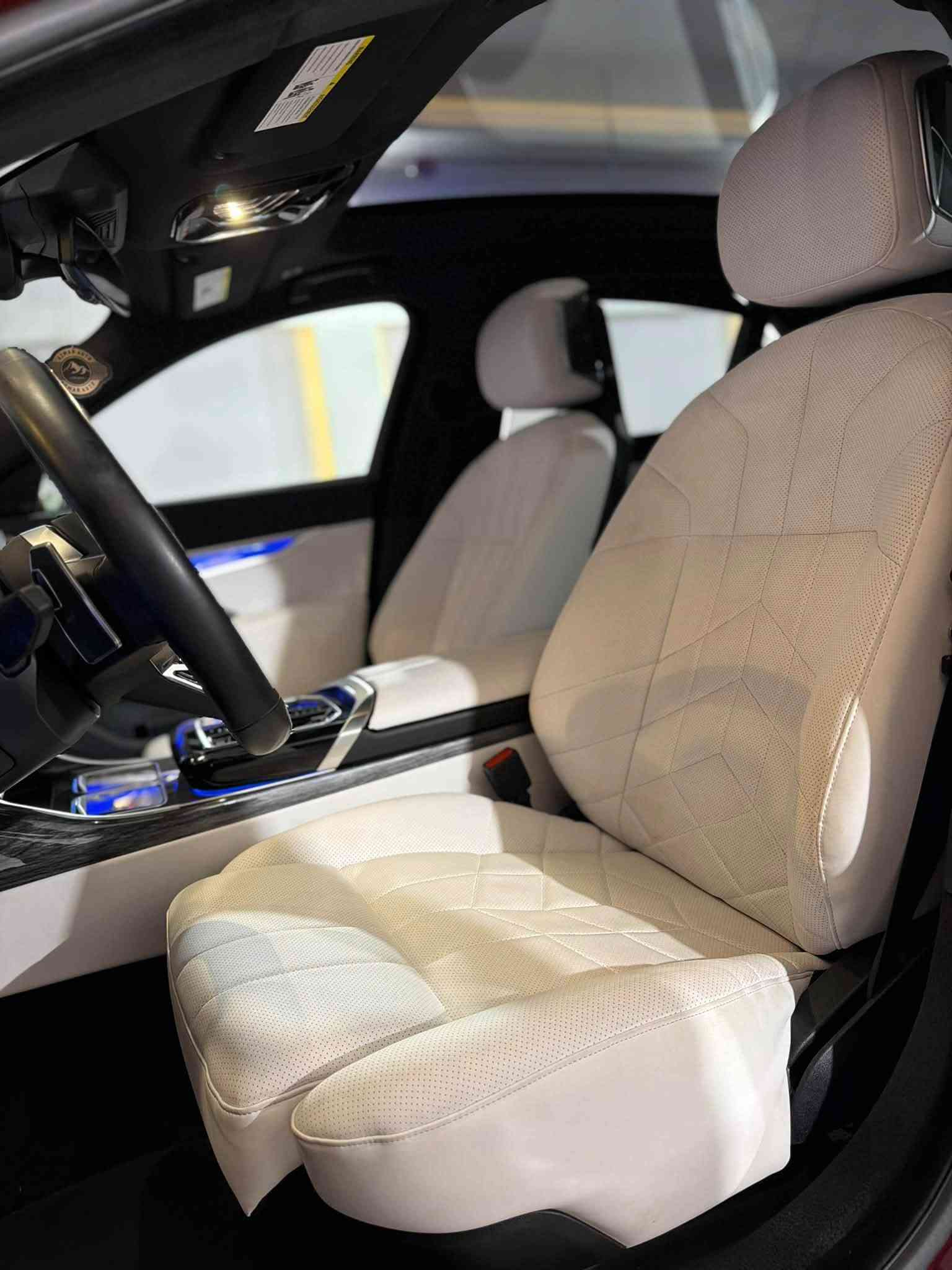 فخر الصناعة الالمانية🇩🇪
BMW 740i (2025)🔥

‎ماشية : 20 الف ✅
لون اكثر من مميز دم الغزال🩸 داخل كريمي

‎مواصفات السيارة فول الفول 

ابواب شفط

بنوراما Sky lounge

جكات

سماعات Bowers & wilkins

داتاشو

ناضور بيها

‎تشغيل عن بعد

رادار امامي و خلفي

اوتو بارك

٤ كامرات

صندوك شفط

انارة كرستالة متعددة الالوان

كشنات جلد 

كشنات تدفئة و تبريد

ستيرن هيتر

كشنات كهربائي

كشنات ميموري

ويالة M بلادية

ستيرن M بلادية

شاشة بالابواب الخلفية(تحكم مواصفات السيارة)

تصاميم (My mode) تبديل الاوضاع

اوتو هولد

تحكمات كامل الستيرن

تغير اشكال الكيج

مواصفاتها متخلص و بعد هواية متنذكر

السعر : 795$ ورقة

للاستفسار : ***********

العنوان : السليمانية المعارض الجديدة شركة ازمر اوتو معرض رقم ٣٤
