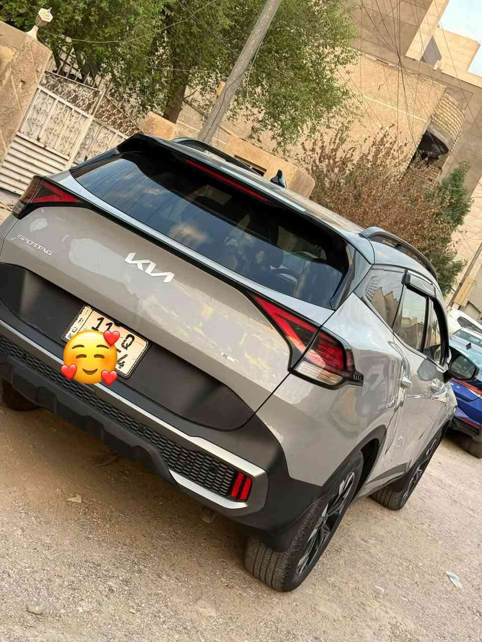 السلام عليكم
سبورتج ٢٤   امريكي رقم بغداد الجديد 

-لون اسمنتي سموك 

فئة فول  الفول 

مواصفات  

بانوراما على طول السقف 

بصمة

كشنات جلد 

شاشة متصلة 

صندوق كهرباء 

شحن وايرليس ومنافذ شحن خلفية 

رادار امامي وجانبي 

حساسات 

كرسي سائق كهرباء والكراسي الامامية تدفئة تبريد 

هاند بريك دكمة 

ترحيب عند الاقتراب وبصمة دخول ذكي 

تشغيل عن بعد 

4 انظمة قيادة

قطعتين تبريد  

قيادة ذاتية ( تحديد مسار وتحديد سرعة ) 

توقف ذاتي 

اشاير بالمري 

شاشة لمس متغيرة للتحكم بالميديا والتبريد 

تحكمات فول بالستيرن وبعد بيهة مواصفات 

الضرر : جاملغ وباب     شويه،،، سيارة كلش حلوة وجديدة ،، 

رقم بغداد تحويل مباشر 

سيارة ماشية حاليا 26 م

شوف السونار ويه الصور 

رقم ***********

 اريد ابيع على سريع ماريد لا مراوس ولا ابقي فلوس السعر 178ورقة.

كيا سبورتج بغداد Kia Sportageكيا سبورتج العراقي كيا سبورتج العراق ( ٢٠٠٦ - ٢٠١٠ )كيا سبورتاج للبيع
