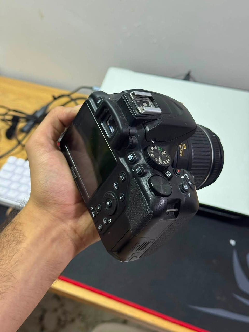 Nikon D3500 VR kit
عدسة 18-55
عدسة Sigma 70-300
جنطة خاصة الكامرة 
رام 32GB
مع جميع الملحقات و الكارتونة
السعر ٤٥٠
***********
واتساب فقط
