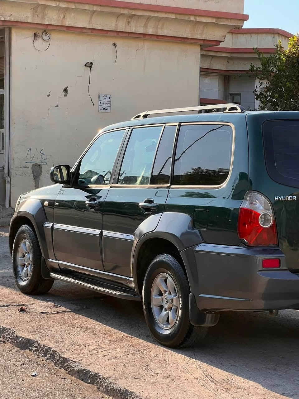 سەرتا بە ناوی خوای گەورە 
تریکان 
مۆدیل ٢٠٠٣
گێڕ و مەکینە بە شەرت 
مەکینەی بەطەی لە سەرە سفرە 
سەیارەکە سەقف و بۆنیدی بۆیاخ نیە 
٤ تایەی تازەیە 
ئاڕمی پلاستیکی سلێمانیە
تەقە و ڕەقە بە شەرت 
***********
***********
