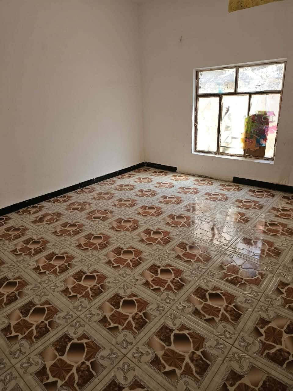 بيت للبيع طابو صرف في المجد قرب مركز الشرطه المجد يم الروضه مساحه البيت 
٣٠٠م يتكون البيت من ستقبال + ٣ غرف + هول + مطبخ + مخزن + مساحه كدام البيت+حمامات
كافه الخدمات متوفره 
سعر البيت او الاستفسار تصال على هذا رقم ***********
