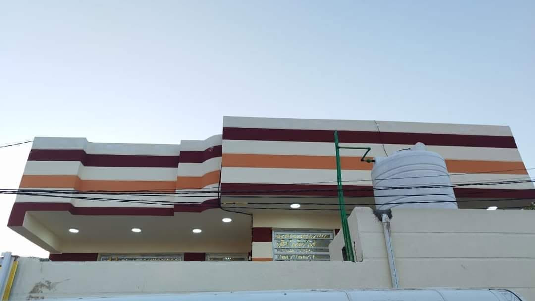 بيت حديث طابقين للبيع البناء طابوك  مساحه ٢٢٠م طابو زراعي سند 25 باسم البائع يحتوي على ثلاث غرف نوم واستقبال ومطبخ ومجمع صحي داخلي وخارجي / الموقع حله حي الجزائر. منطقة الورديه قرب مقام سيد موسى
السعر 100وبيه مجال للتفاوض
// هاتف***********
***********
