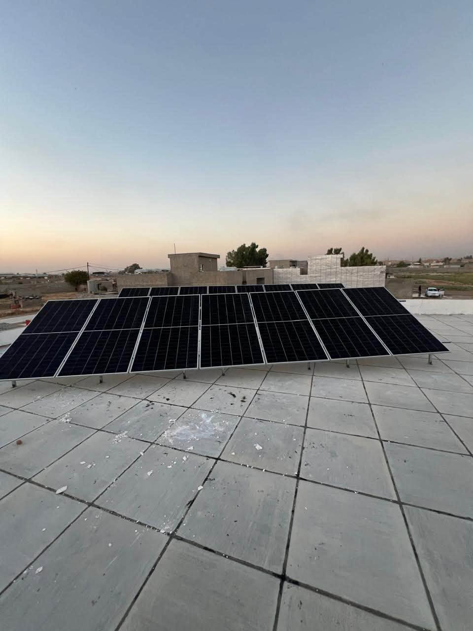 🔥☀️ المجد للطاقة الشمسية… عندما يتحول العمل إلى إنجاز يُرى على أرض الواقع ⚡

في خطوة جديدة تؤكد حضورها في مجال تنفيذ مشاريع الطاقة الشمسية، باشرت كوادر شركة المجد للطاقة الشمسية بتنفيذ مشروع حكومي في مدرسة جرداغلو – محافظة كركوك 🇮🇶.

💥 منظومة متكاملة بمواصفات قوية:

🔸 15 لوح FLADAVIA بقدرة 600 واط للوح
🔸 2 إنفرتر FELICITY بقدرة 6 كيلوواط
🔸 نظام ربط Parallel
🔸 12 بطارية Four-Bad

⚡ دقة في التنفيذ
⚡ تنظيم في العمل
⚡ خبرة في اختيار وربط مكونات المنظومة
⚡ التزام من بداية المشروع حتى إنجازه

هذا ليس مجرد تركيب ألواح…
هذا تنفيذ مشروع، ومسؤولية، واسم نضعه أمام أعيننا في كل عمل.

🇮🇶 من الشرقاط – صلاح الدين إلى كركوك…
تواصل شركة المجد للطاقة الشمسية مسيرتها في تنفيذ مشاريع الطاقة بثقة وكفاءة.

👤 مدير الشركة: حذيفة البوحسيب
📞 ***********

🔥 شركة المجد للطاقة الشمسية

نشتغل حتى يثبت الإنجاز من نحن. ☀️⚡

#المجد_للطاقة_الشمسية #طاقة_شمسية #كركوك #جرداغلو #الشرقاط #صلاح_الدين #مشاريع_حكومية #طاقة_نظيفة #العراق

