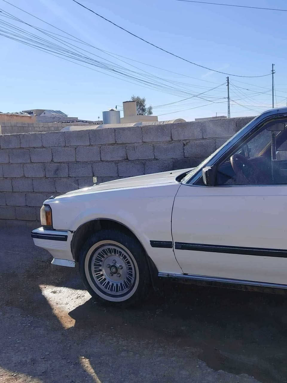 للبيع او مراوس 
سوبر ٨٥
محرك وكير اصلي محرك معمر جديد 
سياره نضيفه بس الداخل يعوزو دوشمه 
ورقم صدامي 
سعر 43
***********

نص مكتوب في الصور:
- A iktober PROJECT