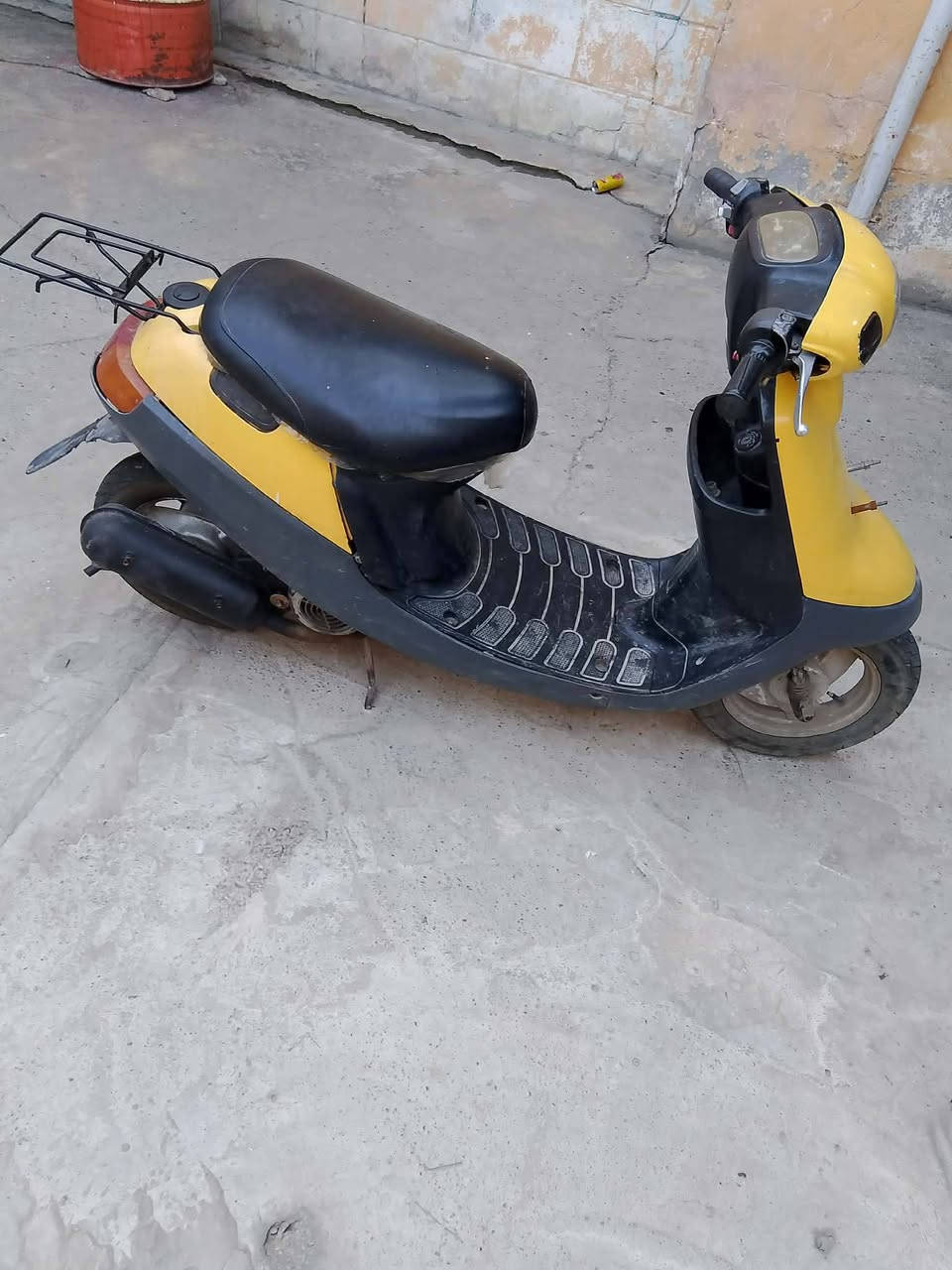 موطور للبيع مره واحده مفتوح شغال كامل سعره ٢٣٠ وبي مجال كلش نضيف رقم ***********
