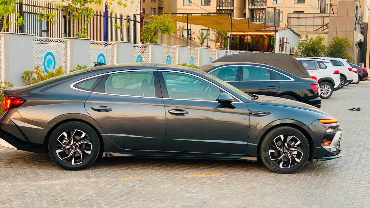 السلام عليكم ( للبيع فقط ***********)
سوناتا موديل 2024 الشكل الجديد
لون رصاصي على زيتوني 
دخول جديد قبل يومين رقمتها اربيل
السياره بدون حادث تصادم وجميع الايرباكات سليمه
حادثها تخريب وموضح بالصور 
الجاملغات الاماميه مفتوحه واجتي داخل السياره مابيهن قطرة صبغ 
والداير مال الجاملغ الخلفي وحافة الباب 
صلحتهن صبغ فقط اثر شخط وطعجه بسيطه بصور امريكا واضحه
يعني كل جسم السياره عندك داير الجاملغ بي صبغ وحافة الباب فقط
الباقي مكفول من الصبغ شرط السونار 
السياره ليبل واحد وبجمها وخلفها كله على وضع الشركه 
كير ومحرك وصدر وتبريد بوضع الزيرو
مواصفات sel تجي فول بدون بانوراما
🔹محرك 2500 تنفس طبيعي 
🔹شاشه ايباده كبيره متصله وعداد الكاروني
🔹بصمة تشغيل + بصمة ابواب 
🔹رادارت 360 درجه +تشغيل عن بعد
🔹حساس امامي وخلفي 
🔹قياده اليه + تحديد مسار + 4 انظمه للقياده
🔹كامره خلفيه + نظام خرائط gps
🔹كشن السائق كهرباء+ تدفئه بالكشنات والستيرن
🔹ماشيه 30 الف بعدها على مشي امريكا
وباقي المواصفات المعروفه 
اخوان السياره مابيها نقص وجاهزه    
السعر 175 مكاني بغداد / المنصور 
***********
