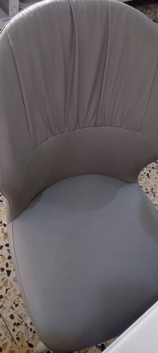 ميز طعام جام وكراسي جلد جديد بعده 6كراسي 200قفله وحزنه كامله مفاتيح كامله ب50 العنوان بغداد كرخ ابو دشير مخابرات ***********
