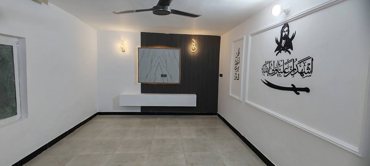 بيت البيع بنواب الضباط مقابيل ثنويه البنات
مساحه 300 م نزال 20وال وجه 15
يتكون 4 غرف نوم 
صاله 
مطبخ 
استقبال 
حمام داخلي حمام خارجي 
الاستفسار اتصال ع رقم 
***********
