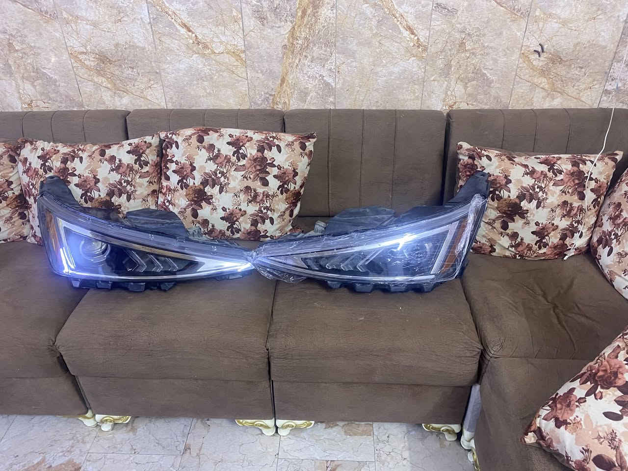 للبيع زوج لايتات مال النترا موديل ٢٠
اصلي بس الجام مبدل للاتصال على الرقم ***********

