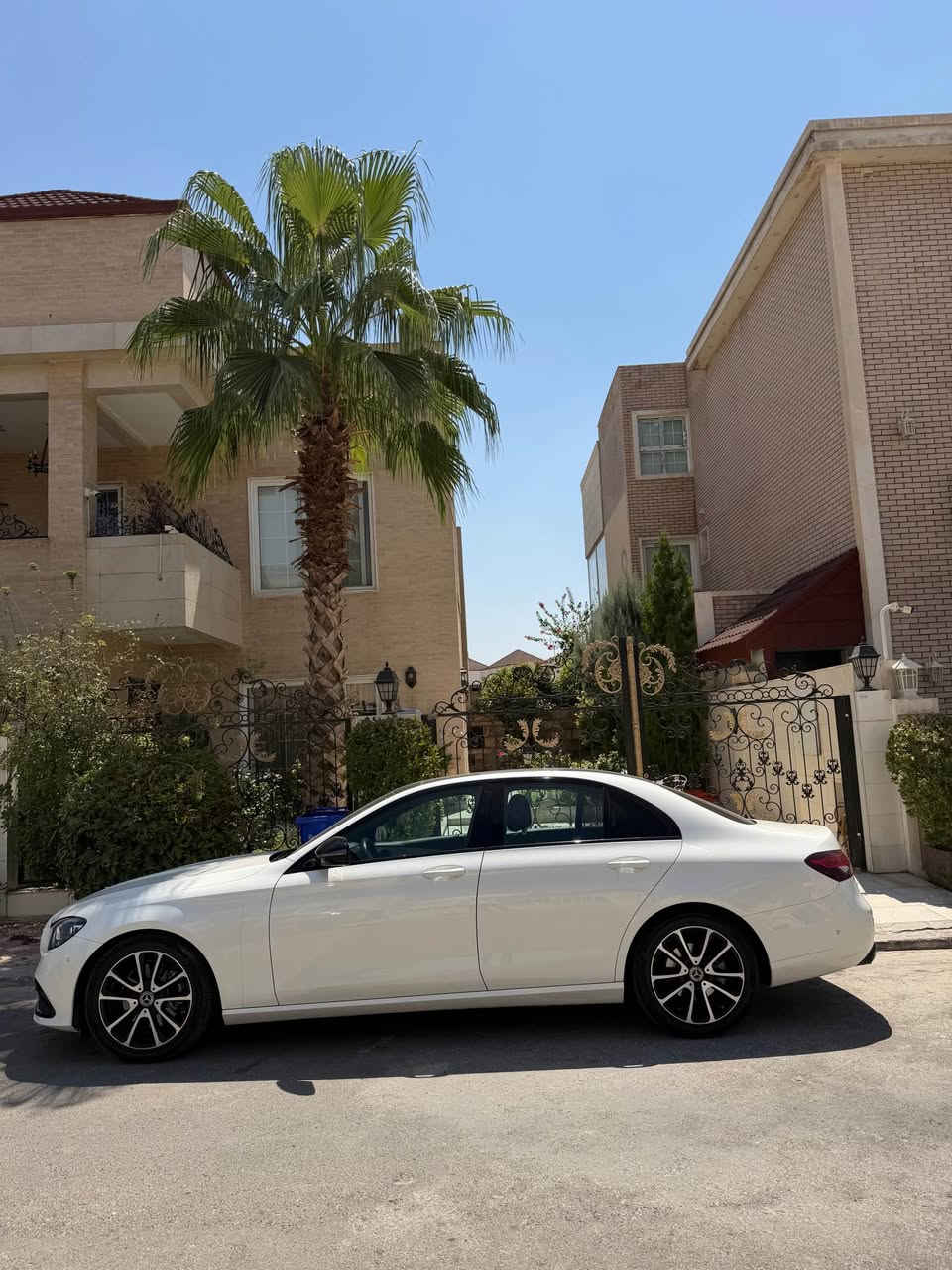 Mercedes E200 
2021 
Masafat Almani 🇩🇪
75000mil Royya 
Be sbux 
Bas 3 . Che PDR haya 
Panorama 
2 seuca zamana sayaraka 
Geru machena karabayy ba shart. 
*********** شربازهير, السليمانية
