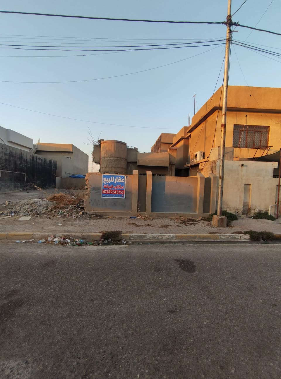 🏡 قطعة أرض للبيع

📍 الموقع: ساحه الاحتفالات 
قرب الكليه المفتوحه

📐 المساحة: 150م²

📏 واجهة 7,5م

✨ مناسبة للسكن أو الاستثمار .

💰 للاستفسار عن السعر والتفاصيل:
📞 ***********

🤝 التعامل مع صاحب العقار، والمكتب وسيط لضمان حق الطرفين.
