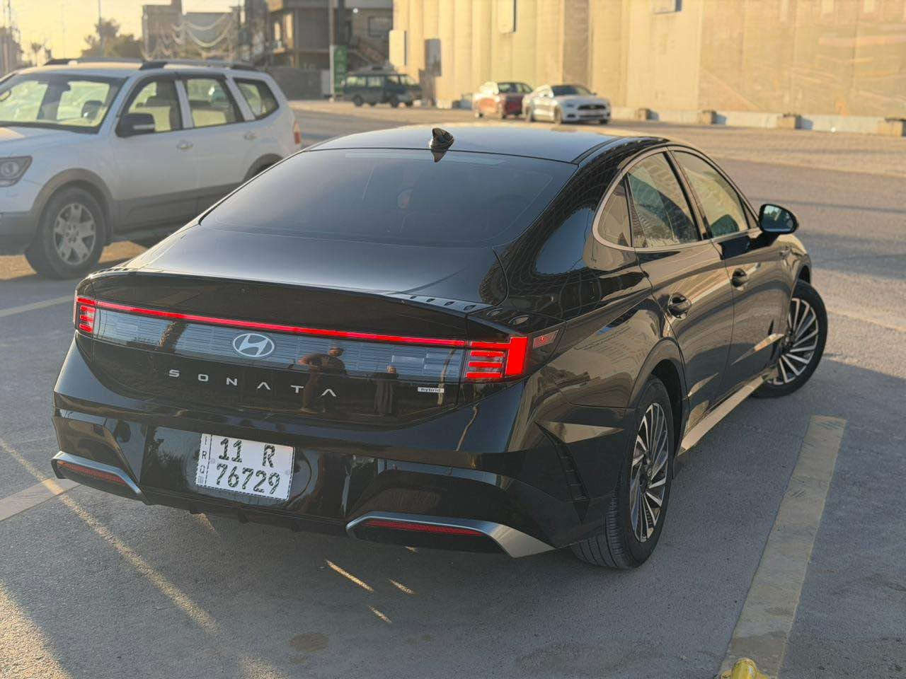 سوناتا هايبرد 2024 بدون صبغ بدون تبديل كلين فقط البنيد مصلح pdr
ماشيه 17 الف ميل 
المواصفات
رادارات امامي خلفي جانبي 
بصمه تشغيل 
بصمة ابواب 
تحكم وقيادة ذاتيه
وباقي المواصفات المعروفه 
مكاني بغداد الغزاليه
السعر195 ورقه وبيها مجال
*********** بغداد, العراق
